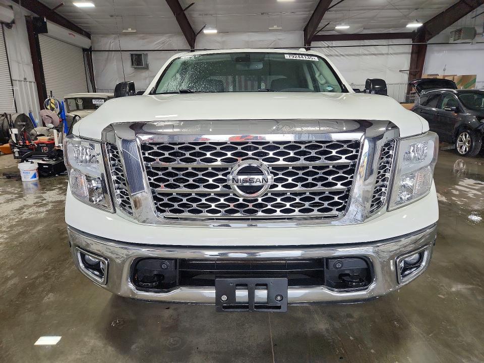 2017 Nissan Titan SV