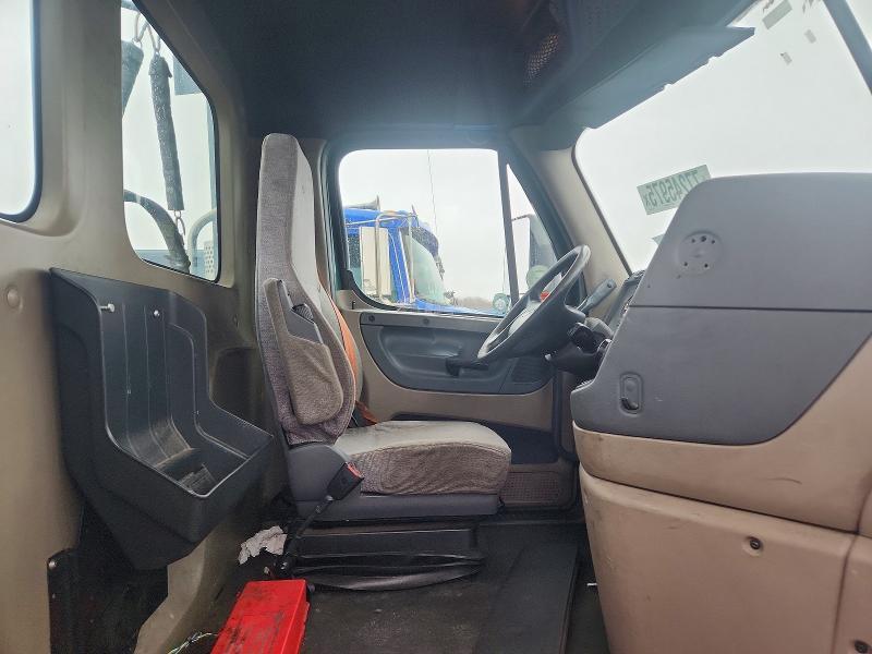 2018 Freigliner 2018 Freightliner Cascadia 113 Semi Truck