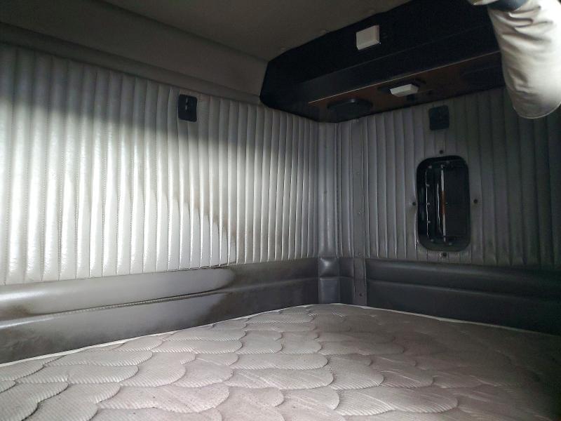 2008 Kenworth T880 Semi Truck