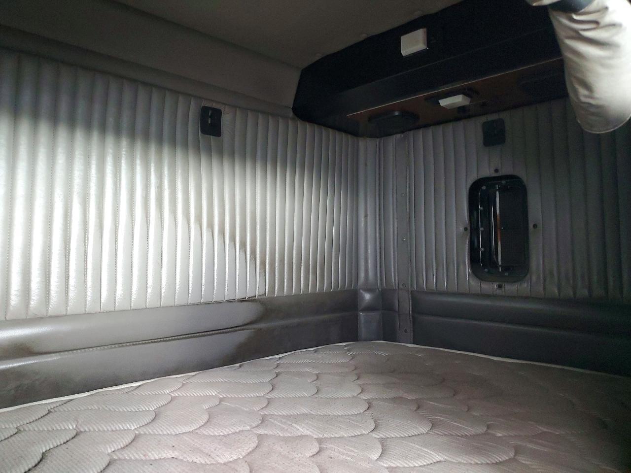 2008 Kenworth T880 Semi Truck