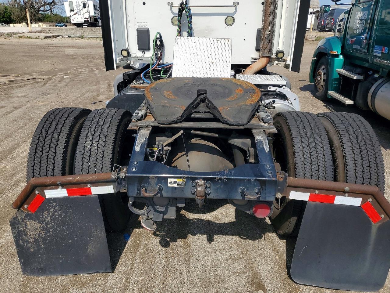 2017 Peterbilt 579 Semi Truck