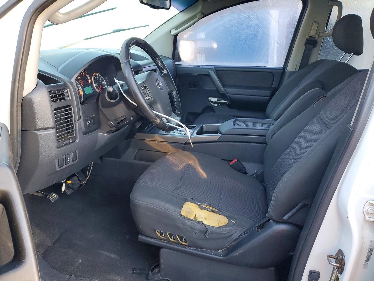 2011 Nissan Titan SV