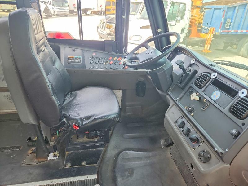 2009 Thomas SAF-T-LINER C2-School Bus