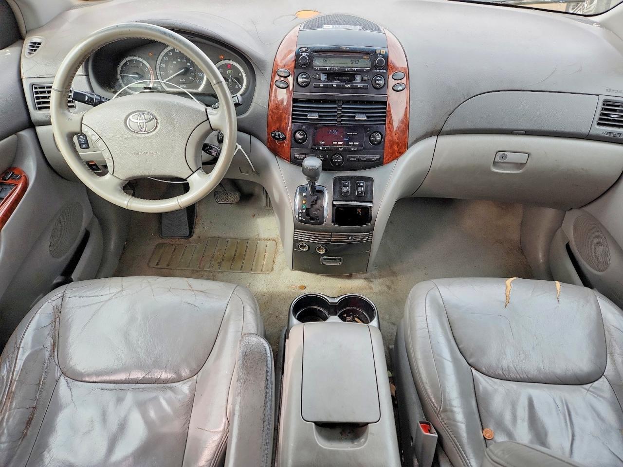 2004 Toyota Sienna xle 7 Passenger