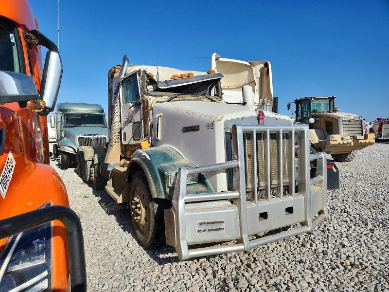2016 Kenworth T880 Semi Truck