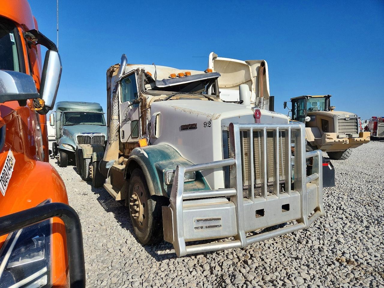 2016 Kenworth T880 Semi Truck