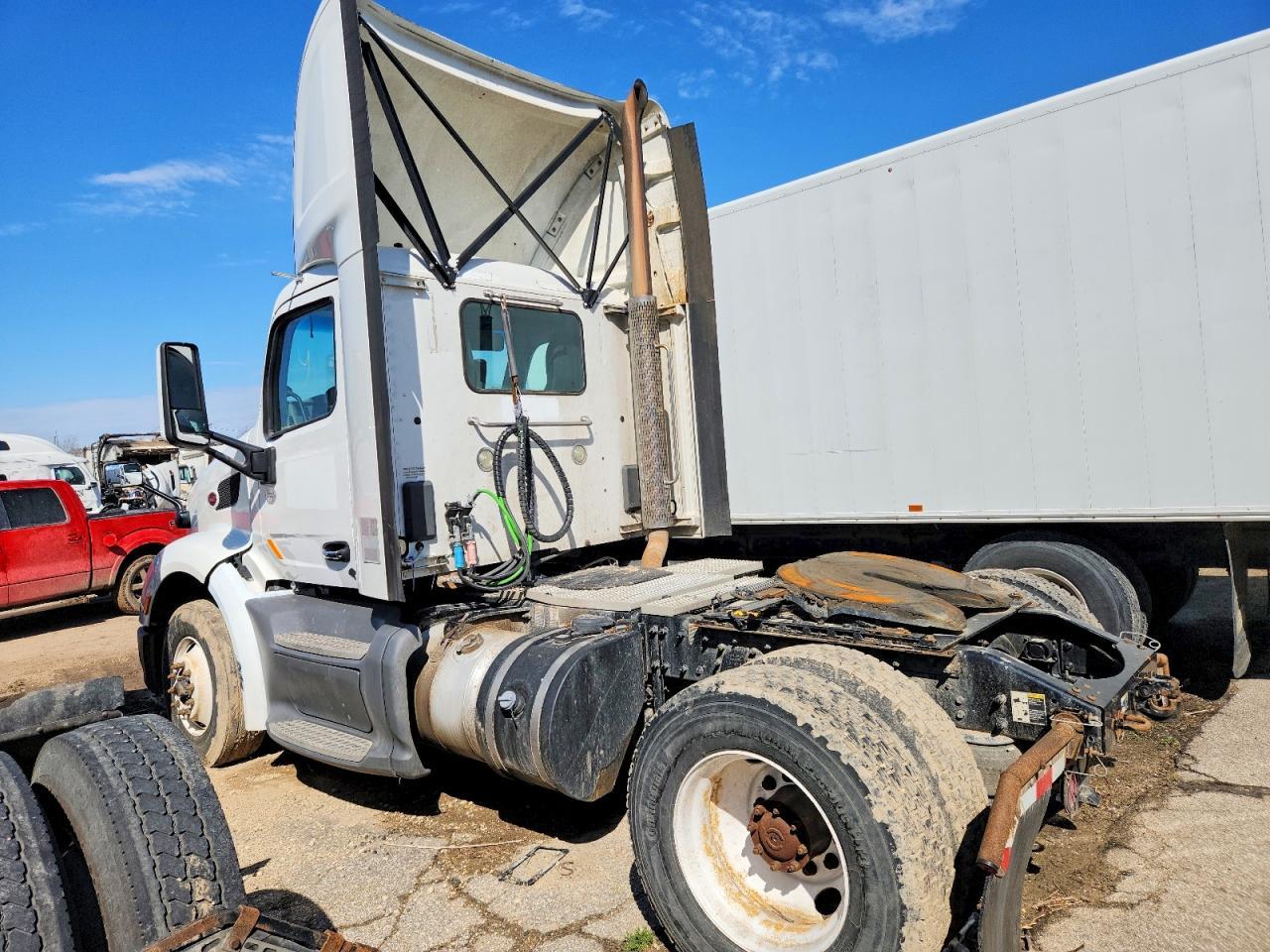 2017 Peterbilt 579 Semi Truck