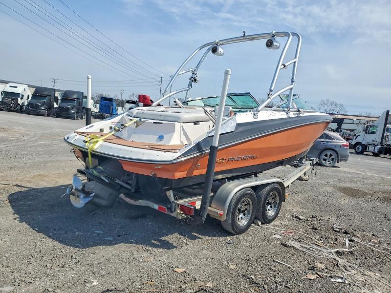 2009 Regal Boat-Boat