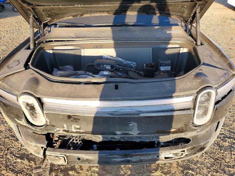 2025 Rivian R1S Adventure