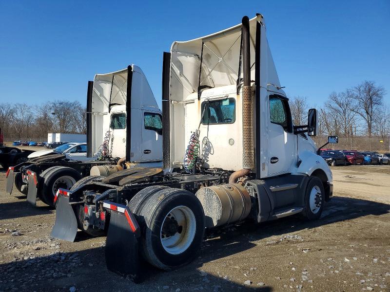 2016 Kenworth T680 Semi Truck