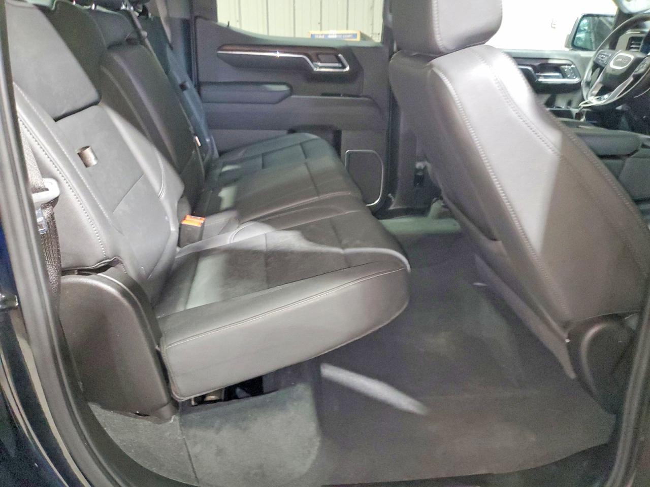 2025 GMC Sierra K1500 SLT