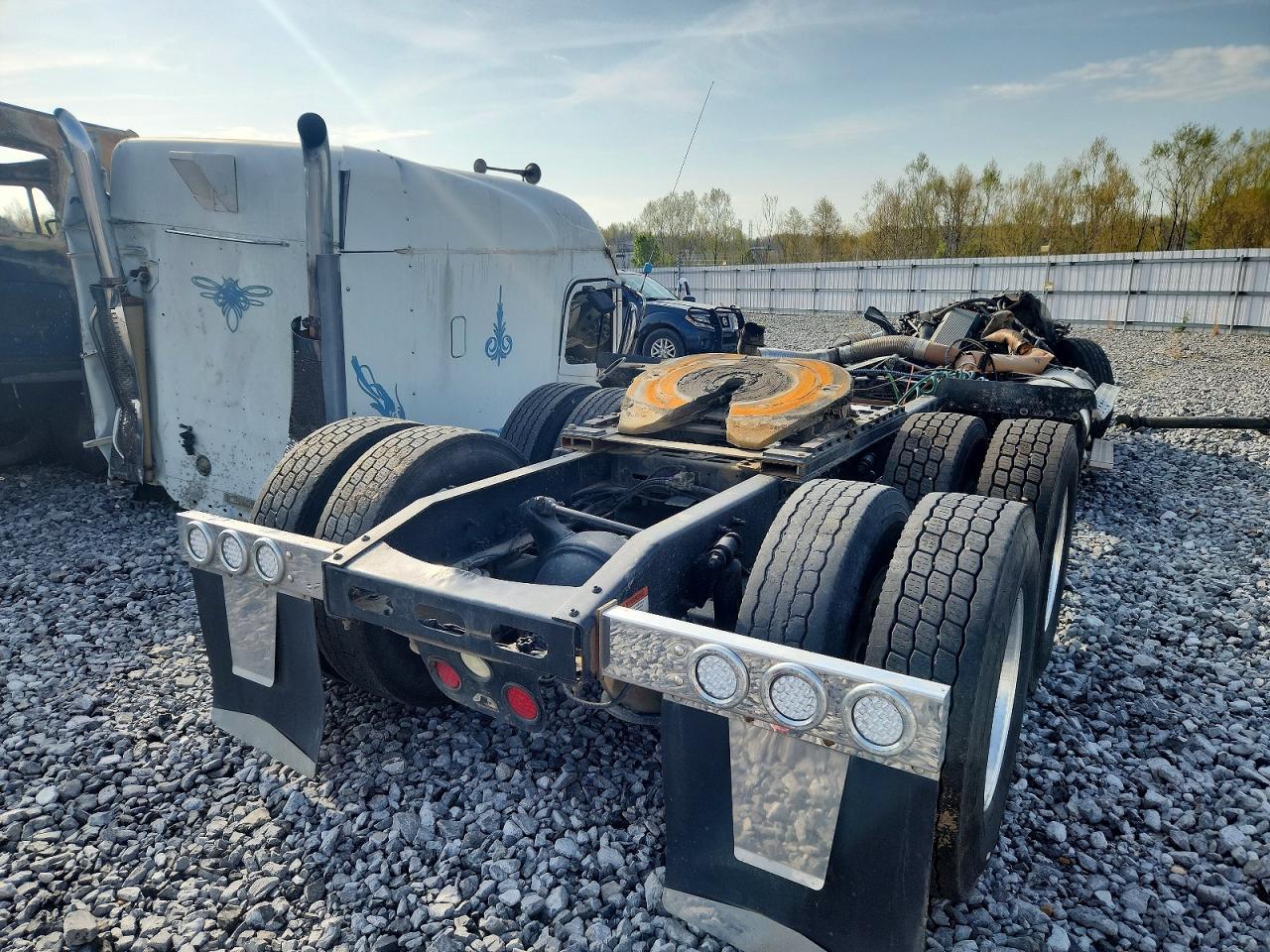 2005 Freightliner Columbia 120 Semi Truck