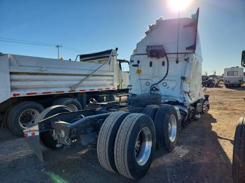 2020 Freigliner 2020 Freightliner Cascadia 126 Semi Truck