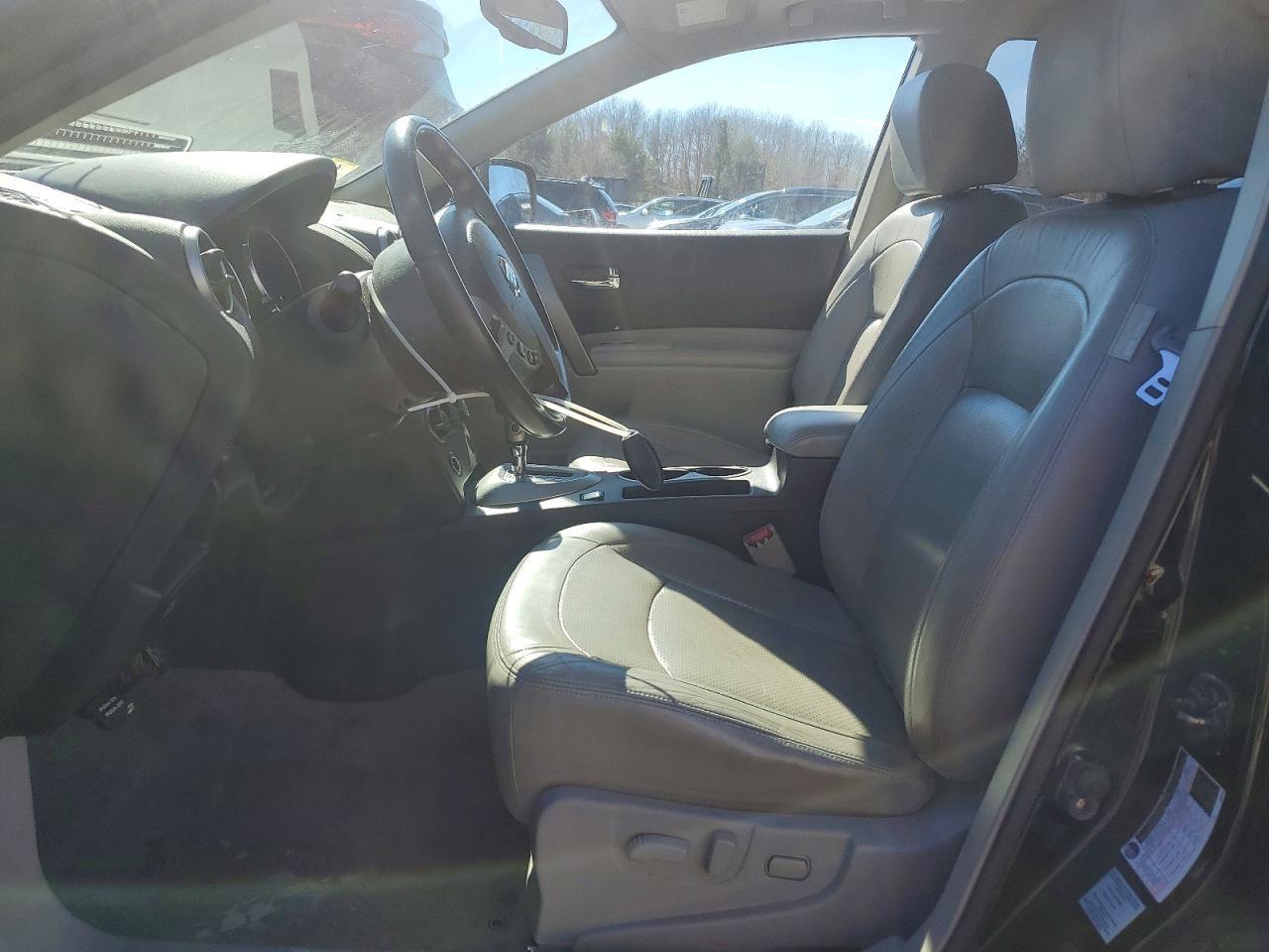 2010 Niss Rogue s