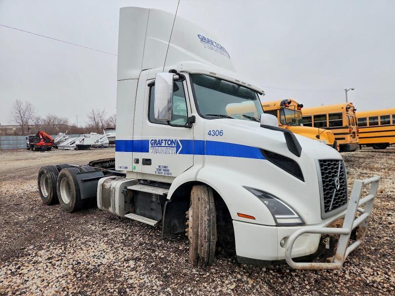 2019 Volvo Vnr Semi Truck