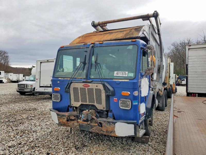 2017 Peterbilt 520 Refuse Truck