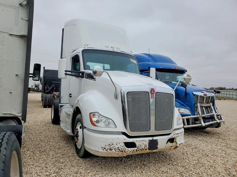 2014 Kenworth T680 Semi Truck