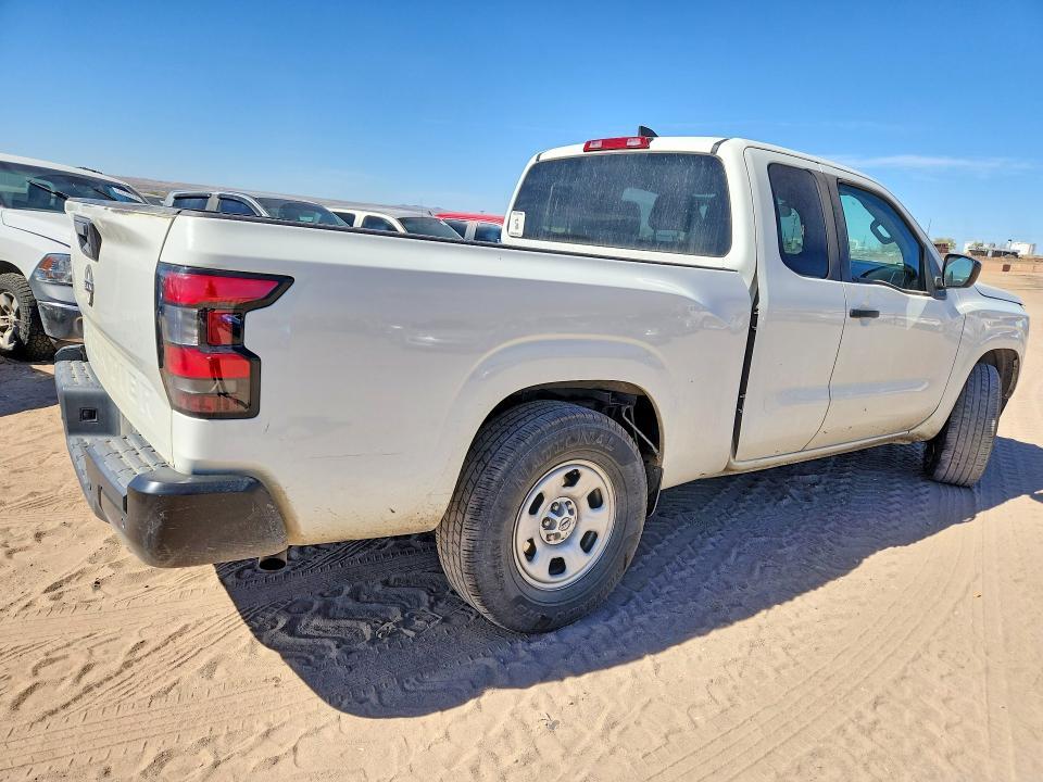 2022 Nissan Frontier s