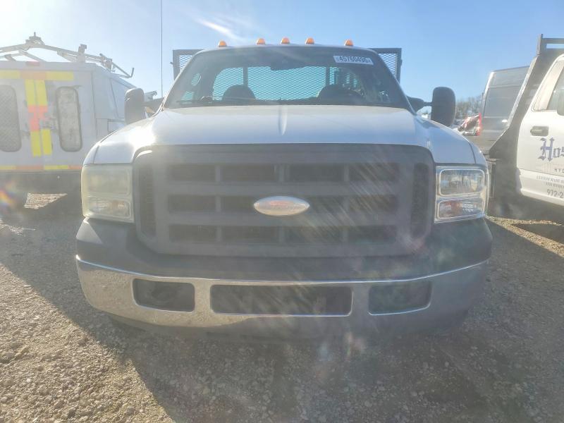 2006 Ford F350 Super Duty Flatbed Truck