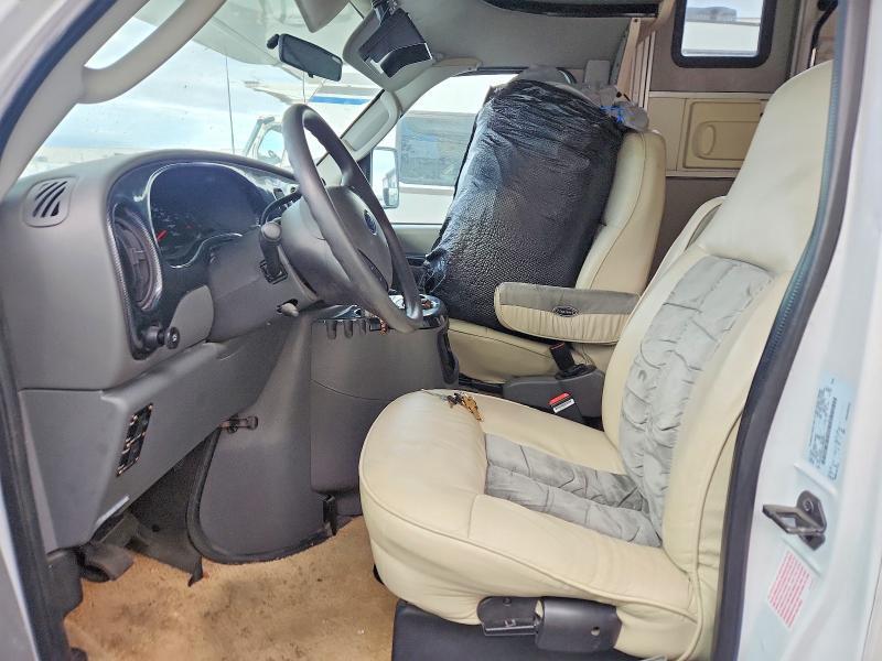 2004 Ford Econoline E450 Super Duty Cutaway Van