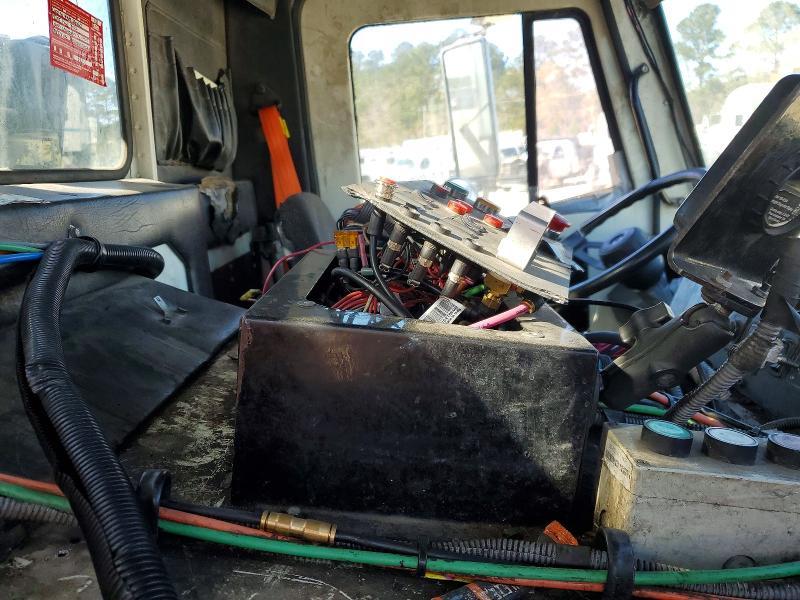 2016 Mack LEU613 Refuse Truck