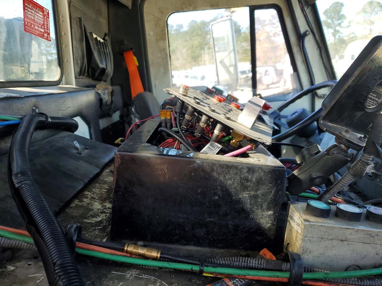 2016 Mack LEU613 Refuse Truck