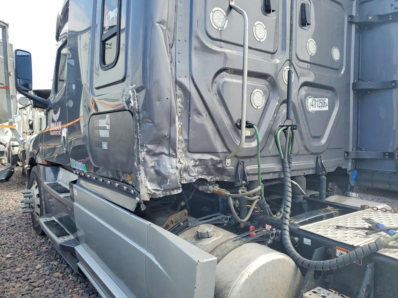 2021 Freightliner Cascadia 1-Semi Truck