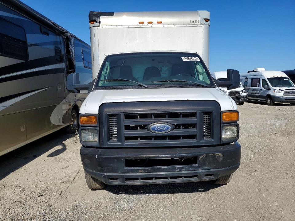 2015 Ford Econoline E350 Super Duty Cutaway Van