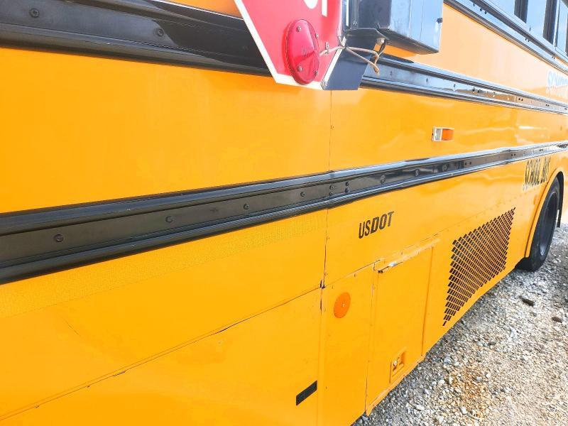 2009 Thomas SAF-T-LINER C2-School Bus