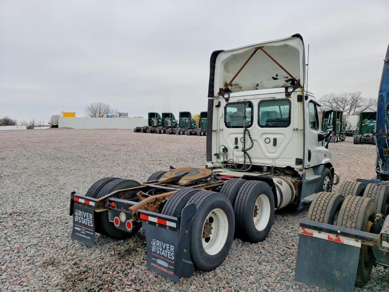 2020 Freightliner Cascadia 1