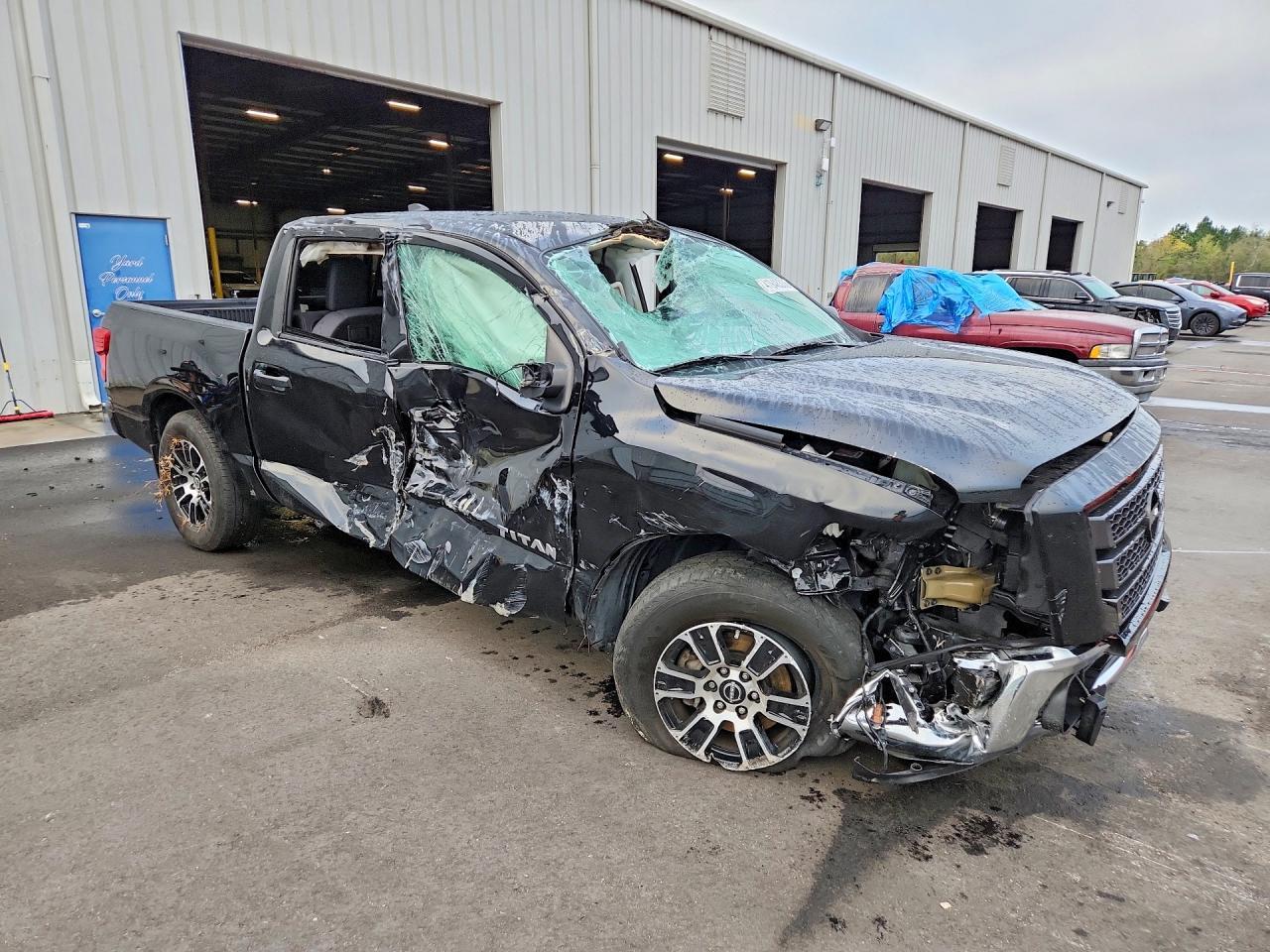 2023 Nissan Titan SV