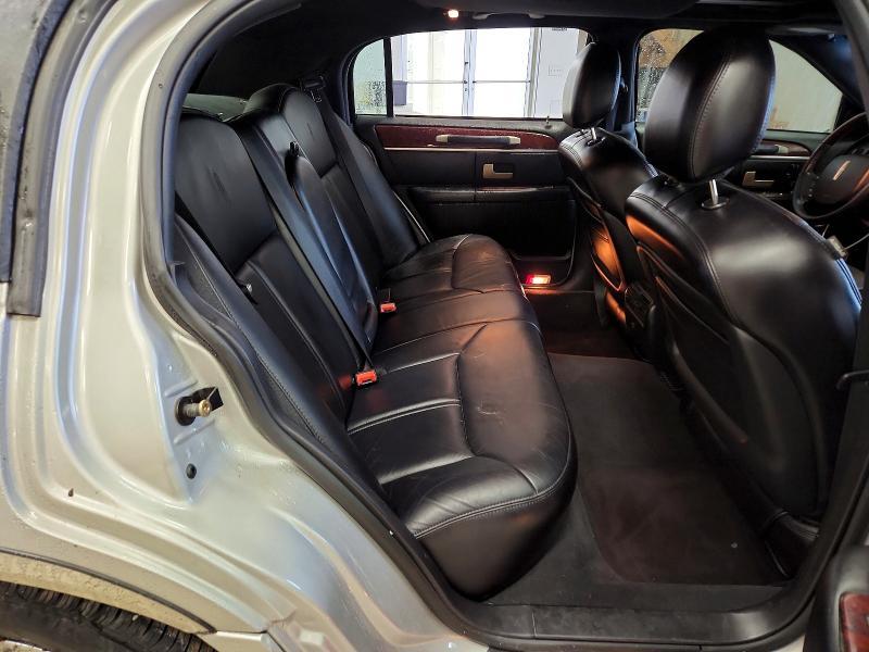 2005 Lincoln Town car Signature Limited