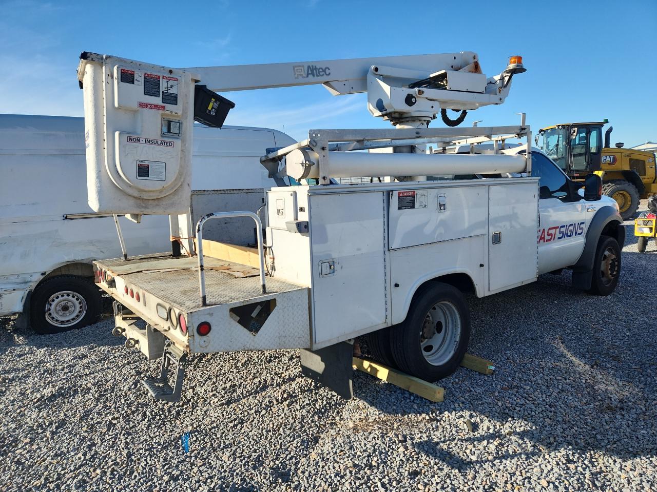 2005 Ford F450 Super-Bucket Truck