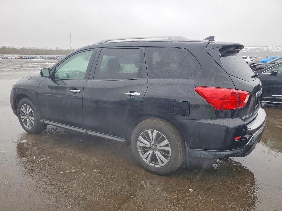 2020 Nissan Pathfinder sv