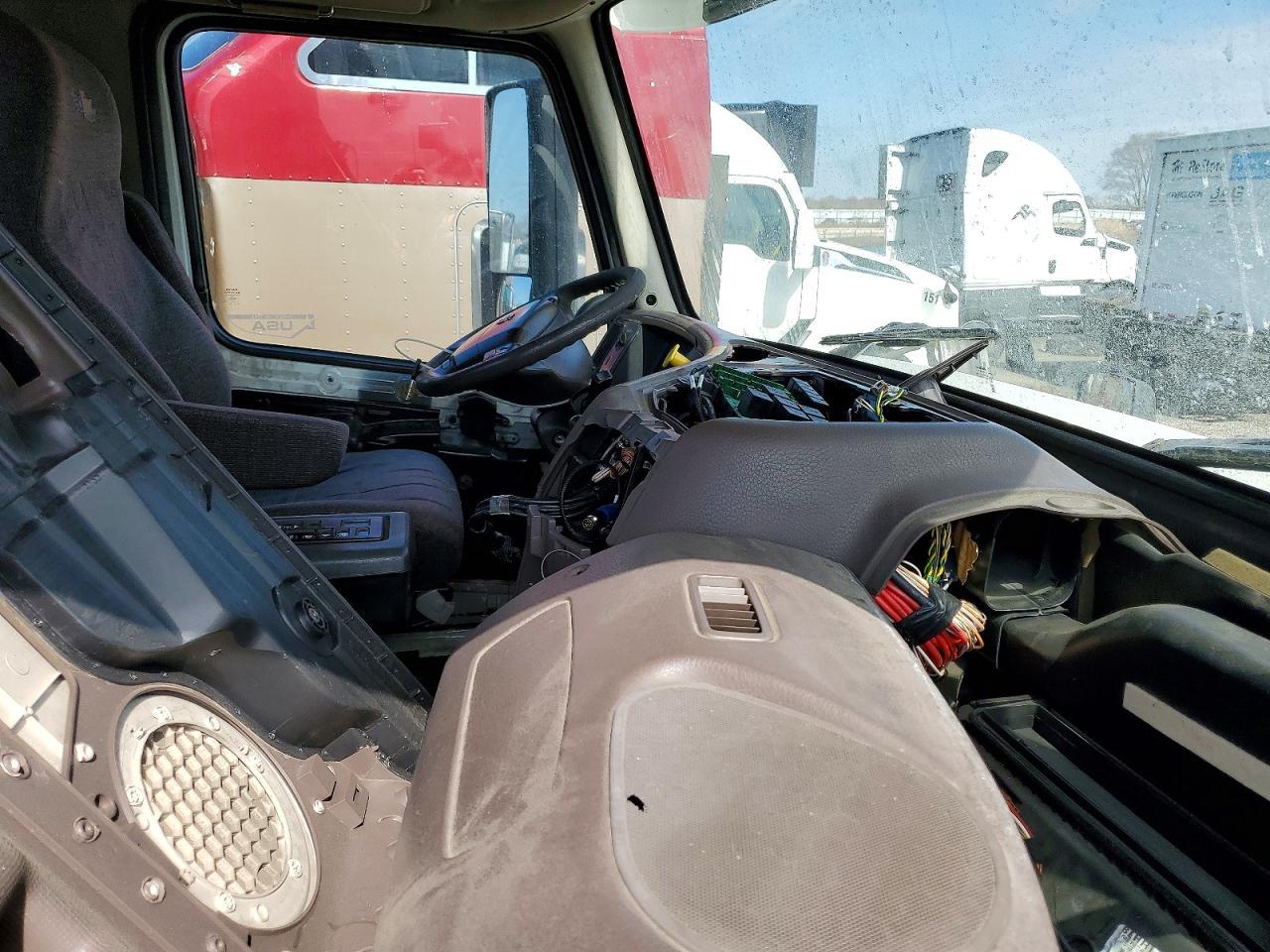 2016 Volvo VNL Semi Truck