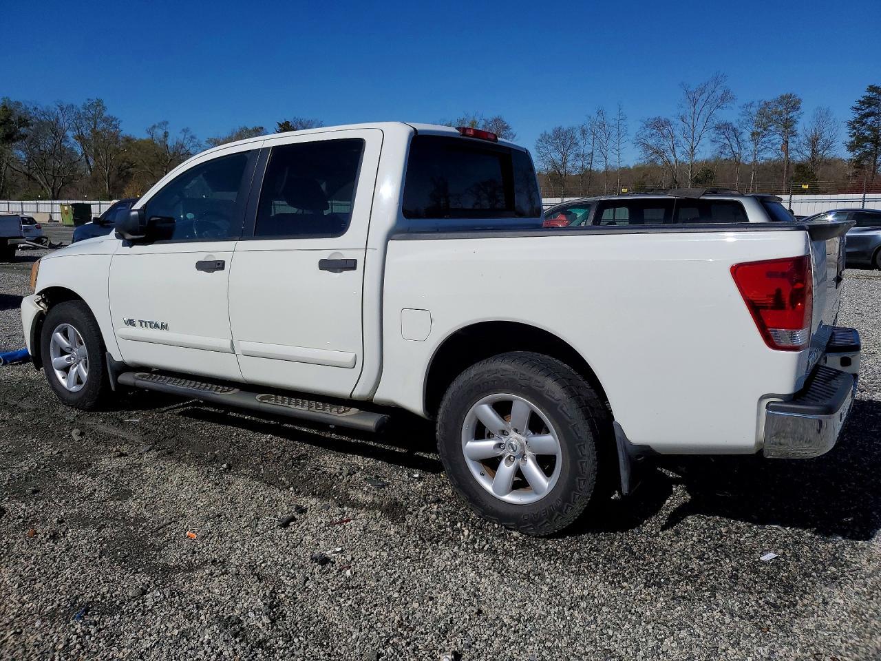 2013 Nissan Titan SV