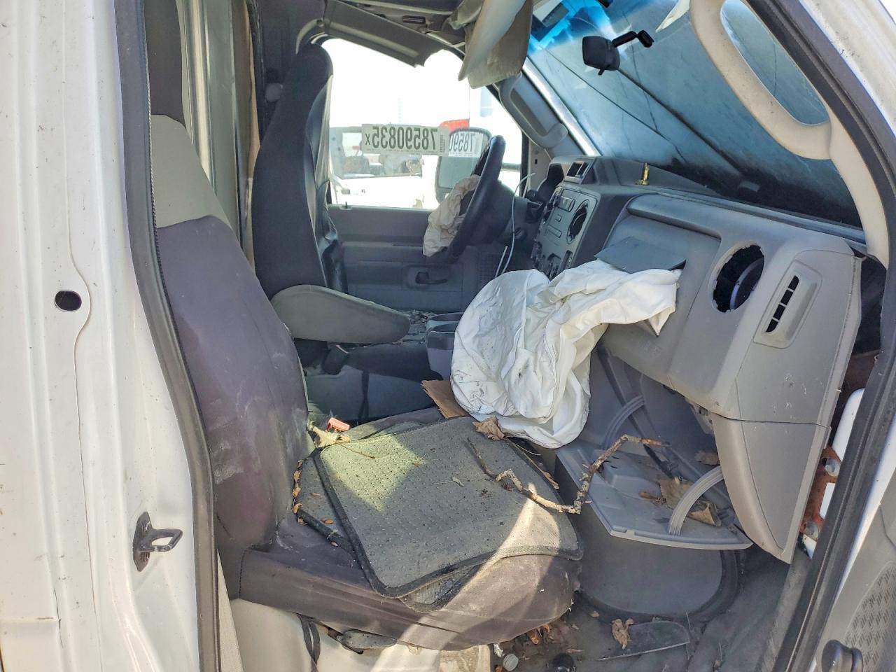 2012 Ford Econoline E350 Super Duty Cutaway Van