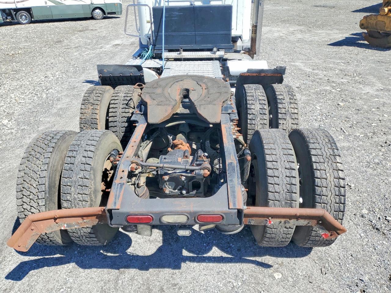 2015 Mack CXU613 Semi Truck