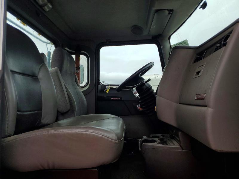 2016 Kenworth T370 Semi Truck