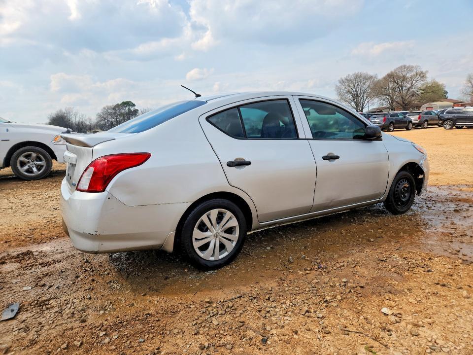 2015 Nissan Versa 1.6 s Plus