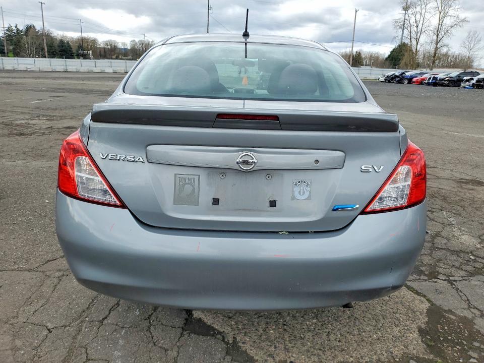 2013 Nissan Versa 1.6 s