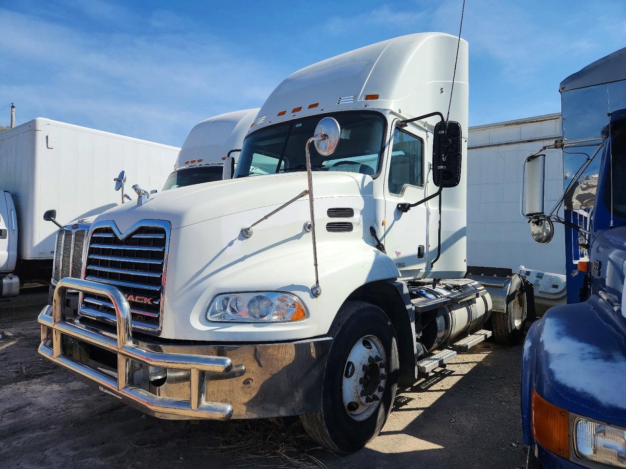 2014 Mack CXU612 Semi Truck
