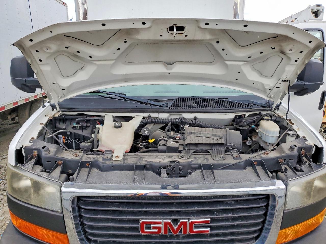 2013 GMC Savana BOX Truck