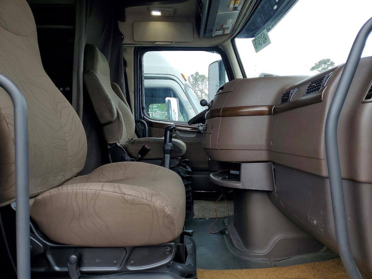 2017 Volvo VN VNL