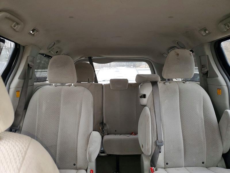 2011 Toyota Sienna le 8-passenger