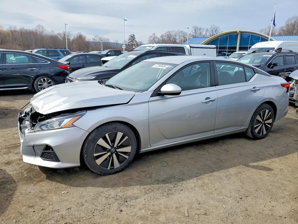 2022 Niss Altima 2.5 sv