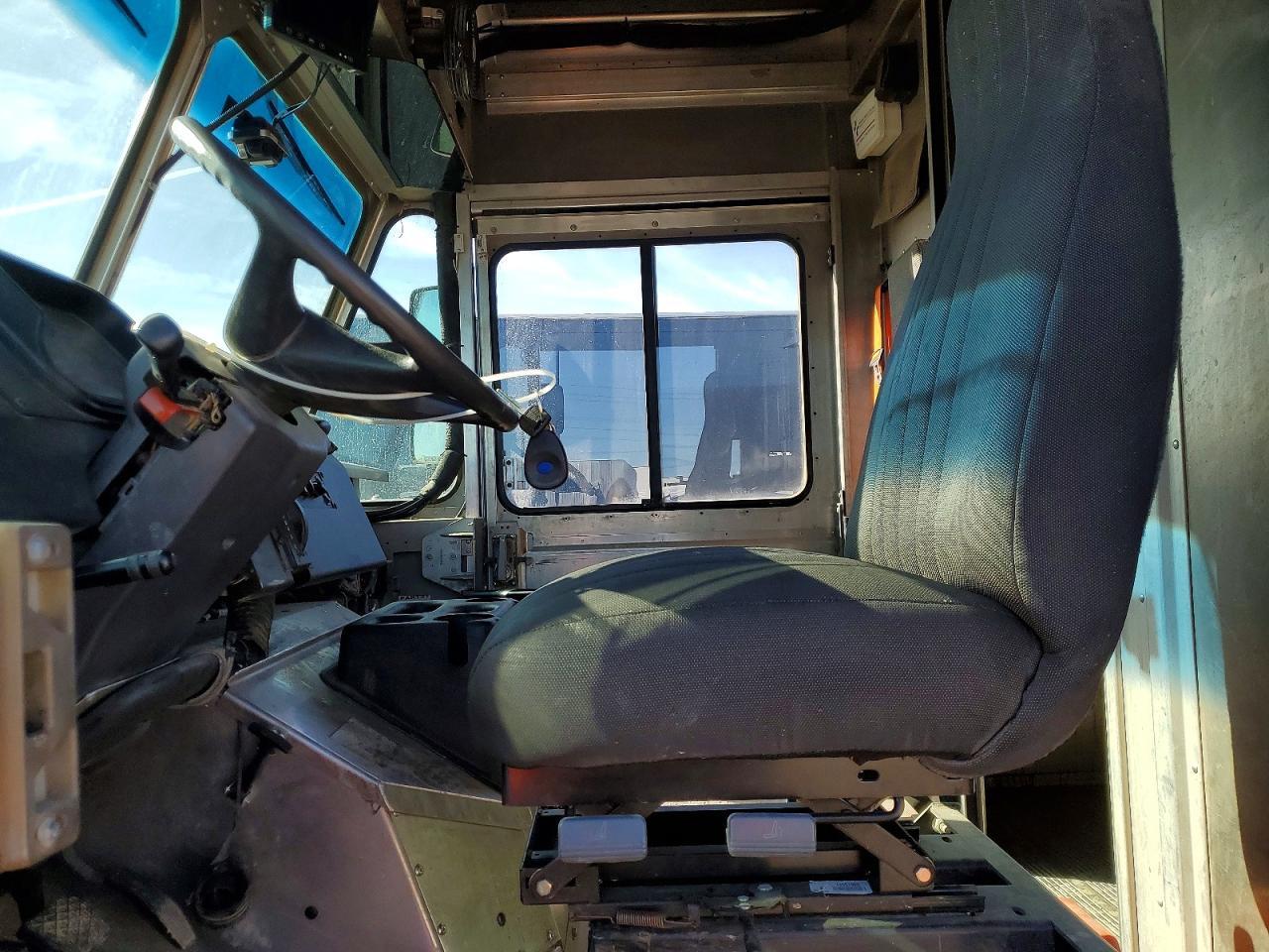 2021 Freightliner MT45G Chassis Delivery Truck