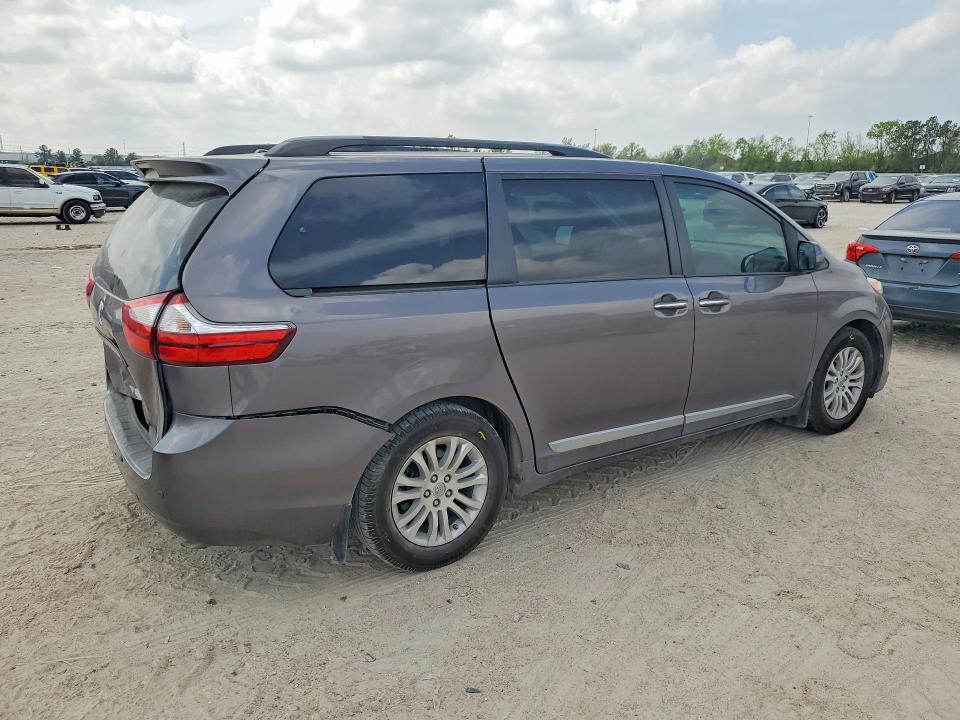 2016 Toyota Sienna xle Premium 8-passenger