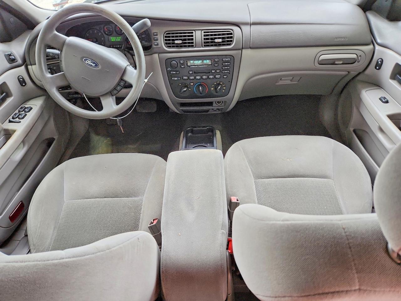 2005 Ford Taurus se