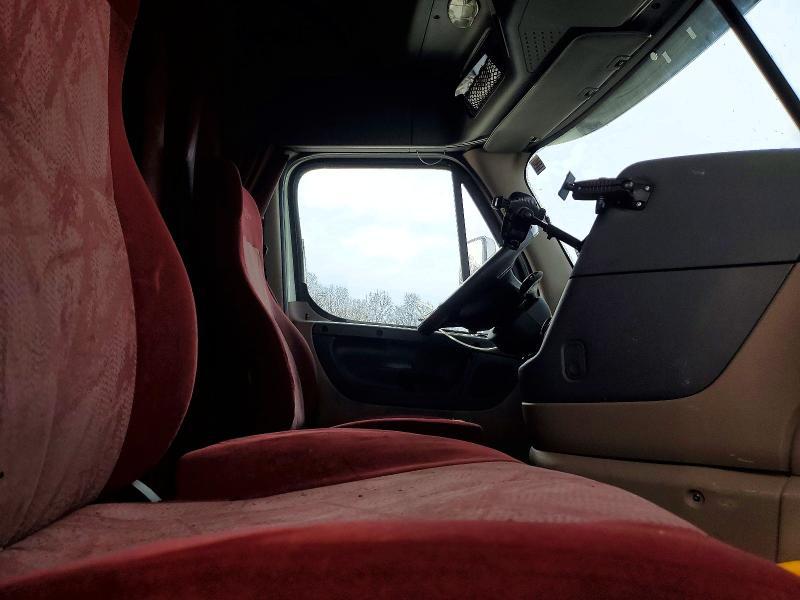 2013 Freigliner 2013 Freightliner Cascadia Semi Truck